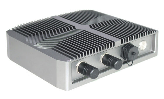 Ip69k Industrial Embedded Box PC X86 พร้อมสายเคเบิลกันน้ำทนทาน